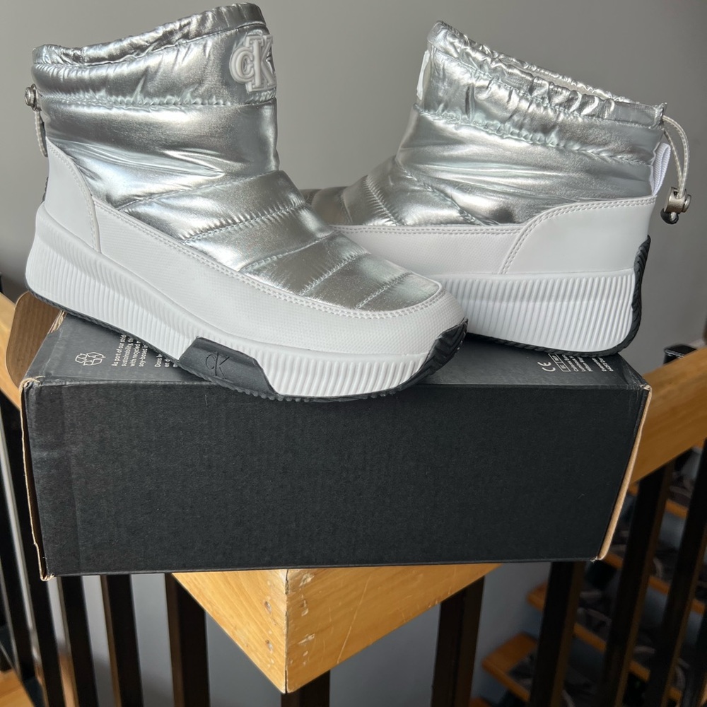 Women’s Calvin Klein Jeans Mhyla Silver Fleece Lined booties size 36 Brand New